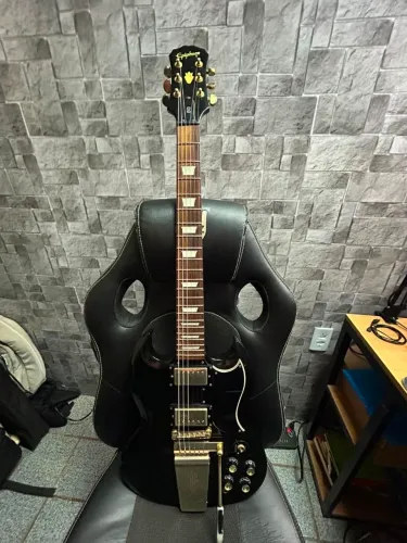Guitarra Epiphone SG Maestro Vibrola
