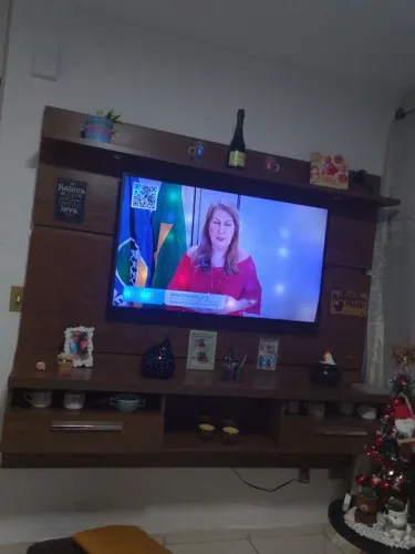 Vendo uma estante super boa valor 350 reas 
