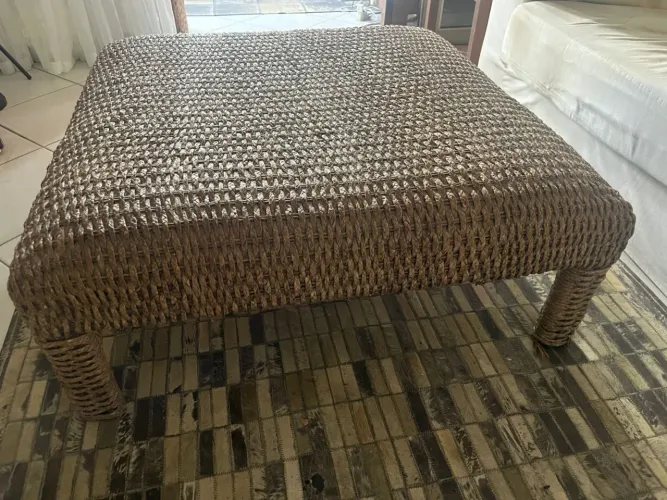 Mesa de centro, base de madeira e folha de bananeira 1m X 1m