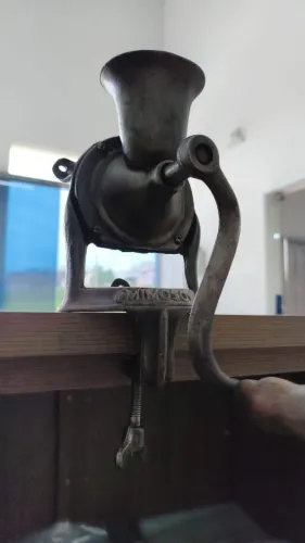 Moedor de café número 2 raridade em perfeito estado de conservação e funcionamento.