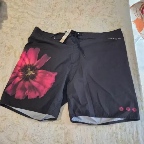Bermuda osklen na etiqueta.