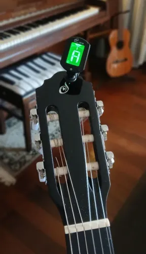 Violão GIANNINI Nylon Semi Novo com Capa Acolchoada e Afinador Digital
