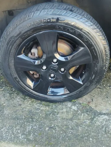 Jogo de rodas Honda fit os pneus tudo ótimo estado