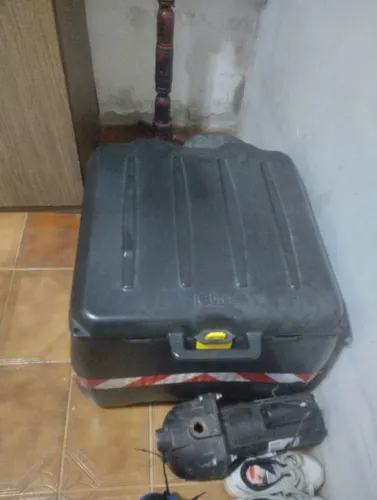 Baú para motos 130 litros com suporte