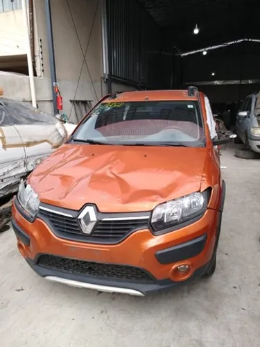 Sucata de Sandero Stepway 2015 disponível para retirada de peças