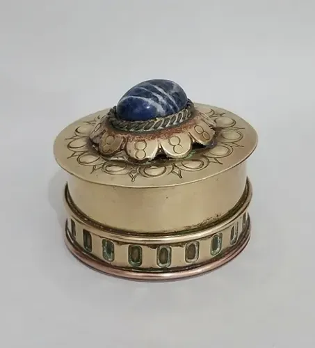 Caixinha Marroquina,Para Joias,<br>Peça bem detalhada em estamparia e tampa com pedra azul.<br>