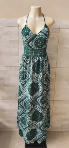 NOVO: Vestido longo em poliéster com regulagem nas alças e detalhe em renda M/G