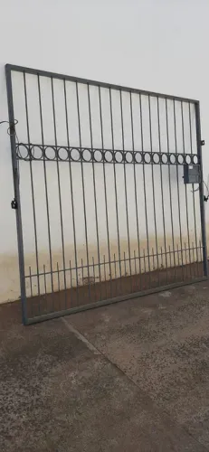 Portao de ferro basculante Conservado