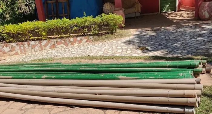 Tubo Pvc Soldável Marrom 75 mm e 85 mm, Barras Com 6 Metros Ou Fração de Cano Amanco.