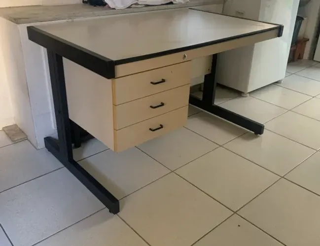 Mesa de escritório ML Magalhães