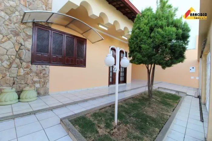 Casa à venda, 3 quartos, 1 suíte, 1 vaga, São José - Divinópolis/MG