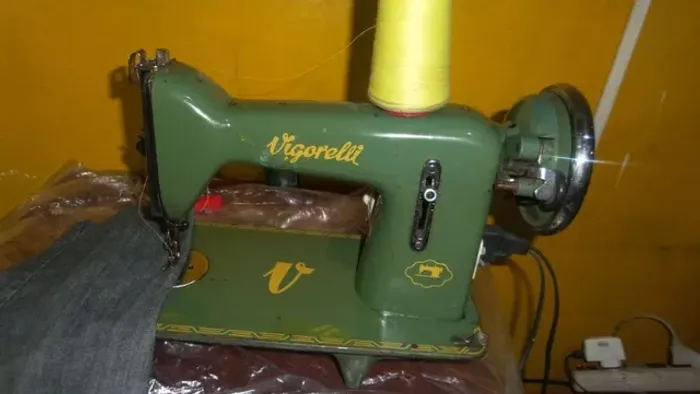 máquina  de  costura  verdinha 