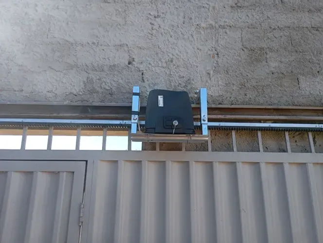 Motor Rossi para portão já instalado 