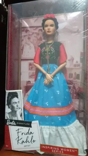 Boneca Frida Kahlo Barbie Signature Lacrada