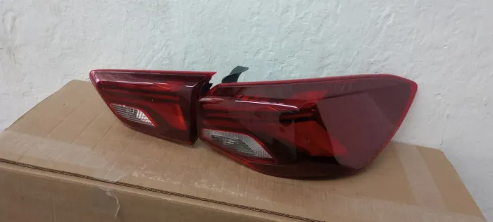 Lanterna Onix plus modelo sem led lado direito original.