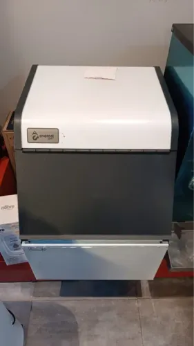 Máquina de gelo Everest 50 kg .