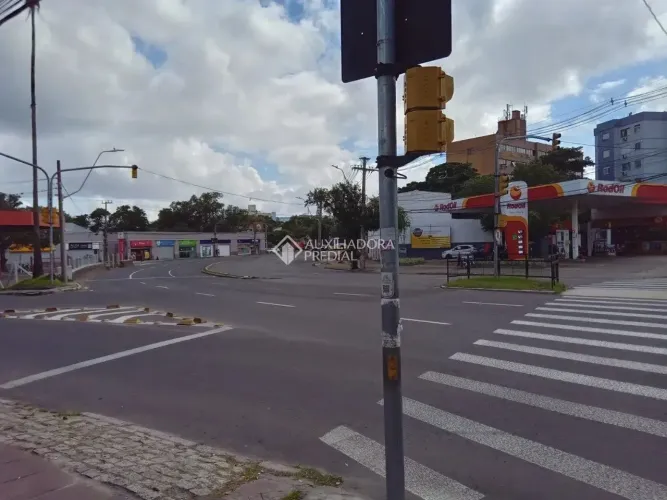Casa comercial no bairro Cavalhada