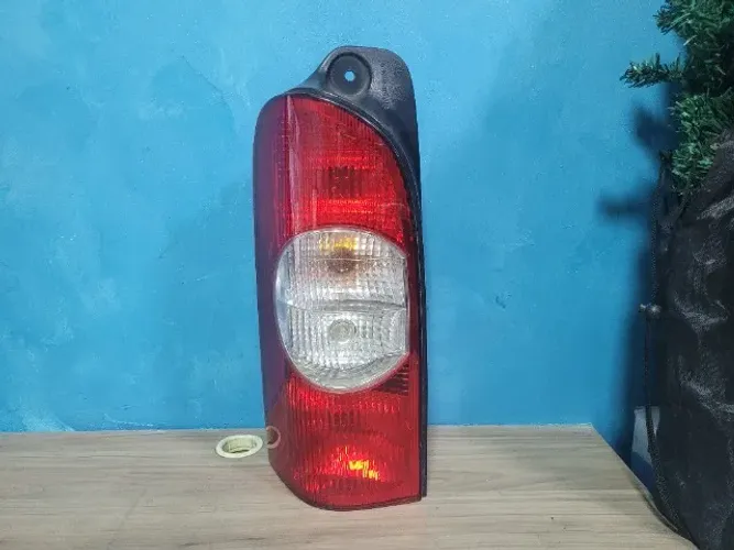 Lanterna Esquerda Renault Master 2.5 2.8 2004 a 2013  *2