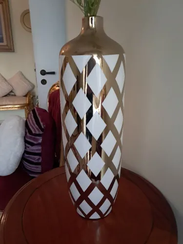 Vaso decorativo em porcelana