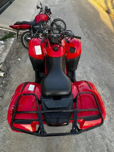 Quadriciclo com carrocinha multiuso 