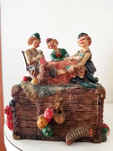 Escultura em resina importado Cofre d