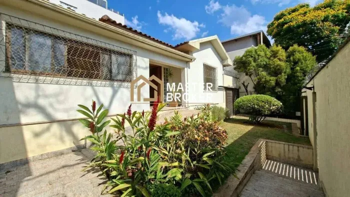 Casa à venda no Bairro Serra (BH) - 3 dormitórios, suíte, 3 vagas e varanda gourmet