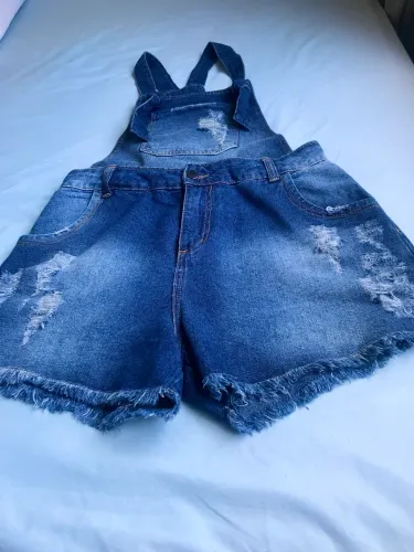 Jardineira jeans 