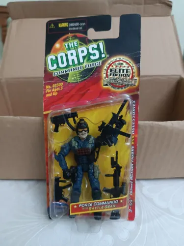 Figura de ação Force Commando (com "Battle Gear"), série The Corps!, marca Lanard