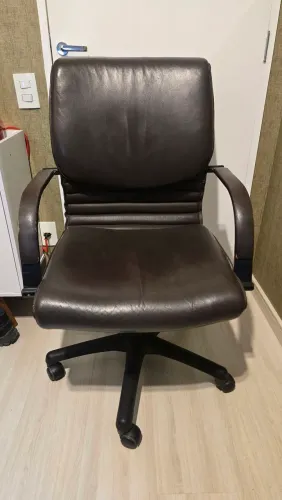 Cadeira de couro Flexform Black Leather Compact