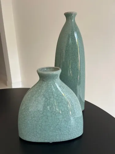 Par de Vasos Decorativos em Cerâmica