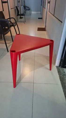 Mesinha Plástica Triangular Infantil (01 unidade)