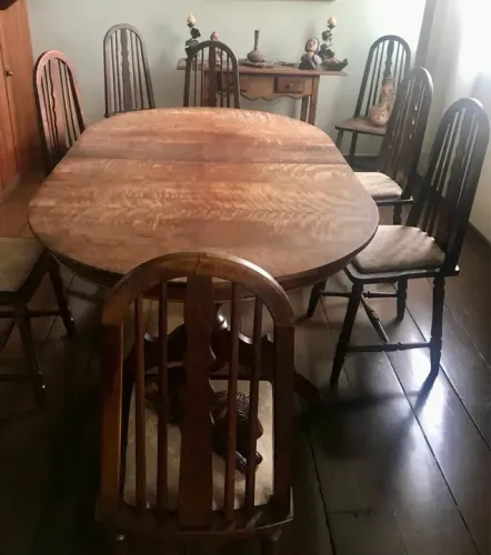 Mesa de Jantar de Madeira Maciça com 6 cadeiras estofadas