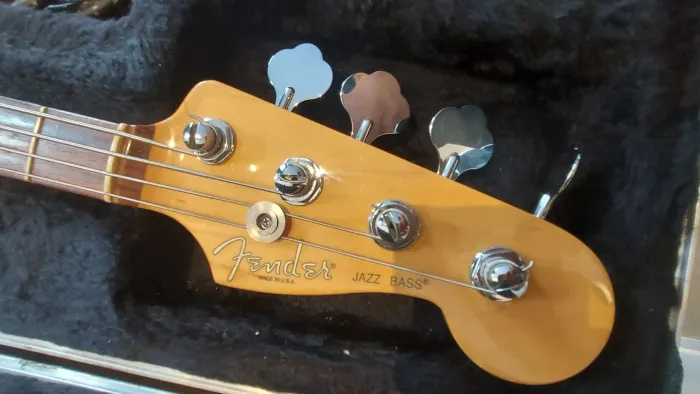 Baixo Fender Jazz Bass Americano com hardcase