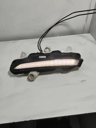 Farol de milha Peugeot 208 2021 A 2024 lado direito original 