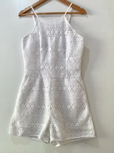 Macaquinho Feminino Branco em Renda Tamanho 38
