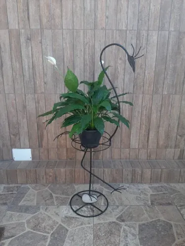 Suporte de plantas jardim, área externa, sala. Modelo garça