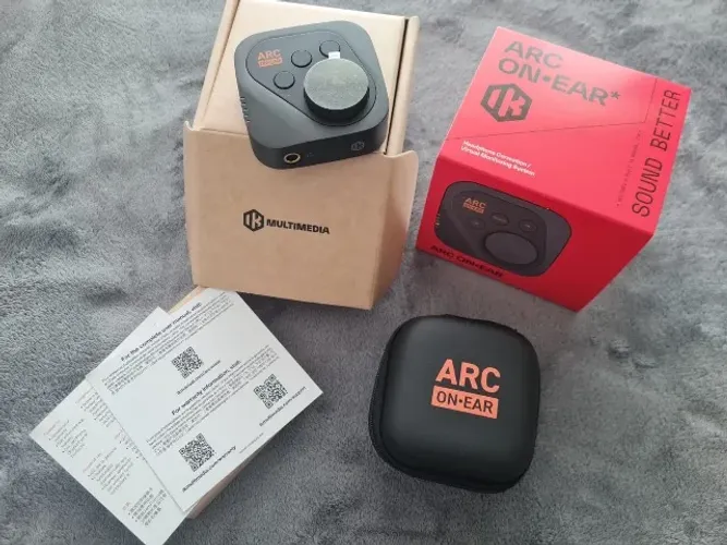 Arc On Ear da IK Multimedia - Monitor Portátil para Fones de Ouvido de Estúdio