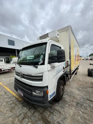 VW DELIVERY 11.180 - 2020 - BAÚ FRIGORÍFICO C/ MÁQUINA 5,5M