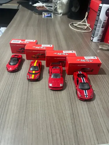 Ferrari Bburago 1:64, F40, 458, 812 e SF90.