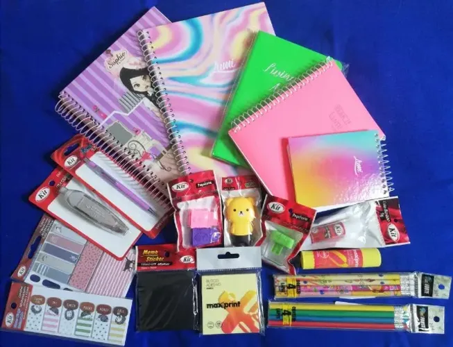 Kit de papelaria/ escolar com 18 itens - NOVO