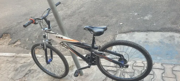 Bicicleta Caloi Trs aro 26 com marchas usada-conservada ótimo estado (550 se vier buscar)