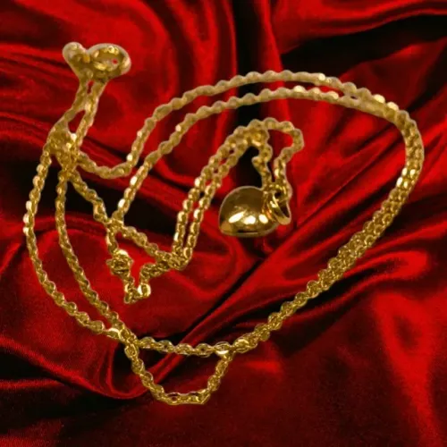 Corrente de Ouro Amarelo com Pingente em Formato de Coração