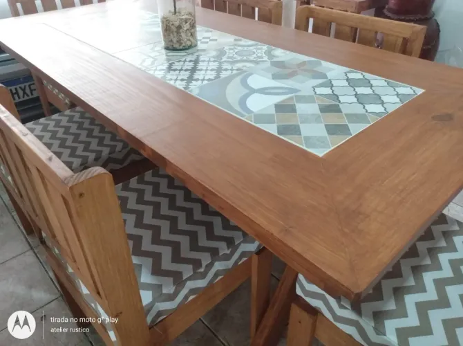 Mesa de Jantar em Madeira Rústica com Tampo em Mosaico