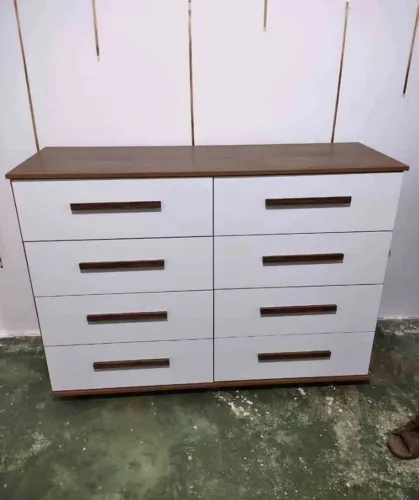 Cômoda de Solteiro 8 Gavetas 