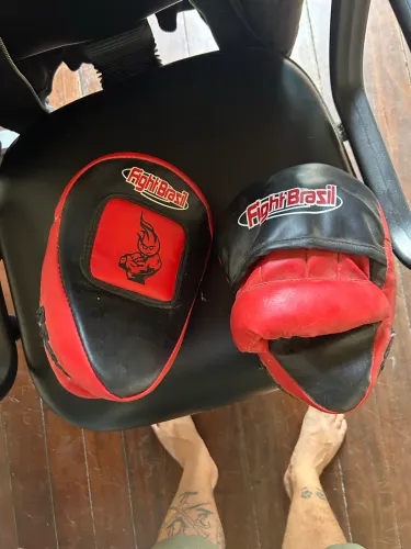 aparadores de soco (foco) da marca Fight Brasil