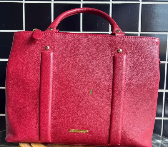 Bolsas 100% em couro 