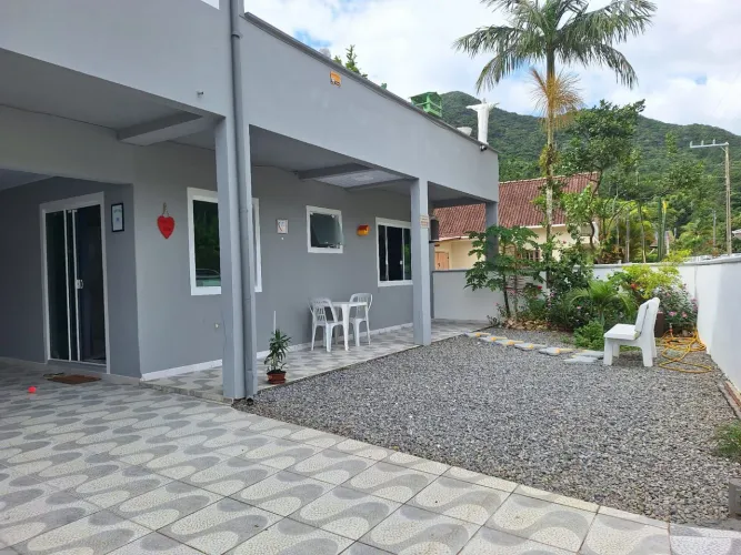 Alugo casa - enseada de Brito 