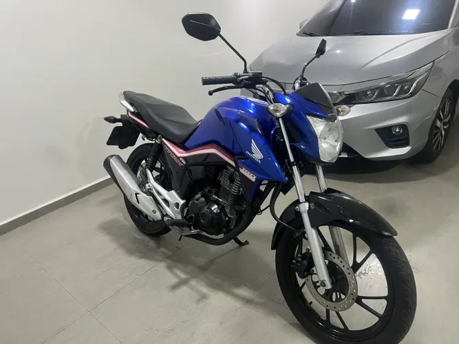 Titan 160 azul