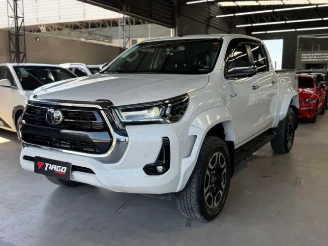 Toyota Hilux CD SRX Plus 4X4 2.8 TDI Die. Aut. 2024