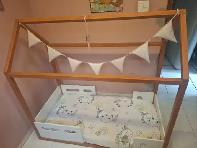 Cama Montessoriana Infantil em Madeira - Ótimo Estado